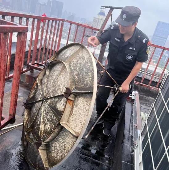 C:/Users/BA/Desktop/風雨過后南京保安迅速行動，恢復安“寧”面貌/11.jpg11