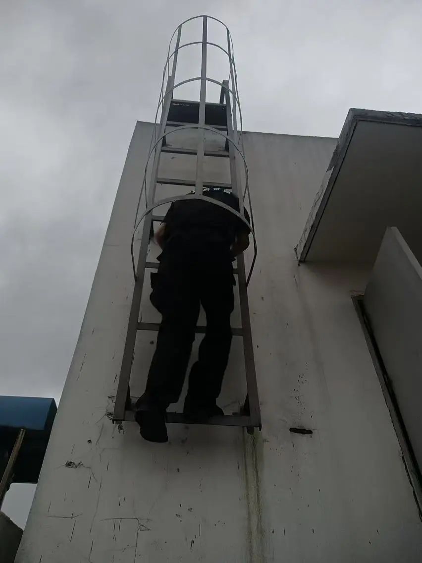 C:/Users/BA/Desktop/風雨過后南京保安迅速行動，恢復安“寧”面貌/3.jpg3