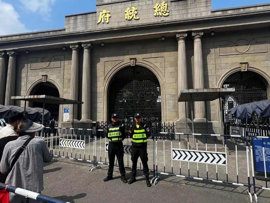 C:/Users/Administrator/Desktop/臺(tái)風(fēng)“貝碧嘉”來襲，南京保安積極應(yīng)對(duì)，“守”護(hù)萬家團(tuán)圓！/7.jpg7