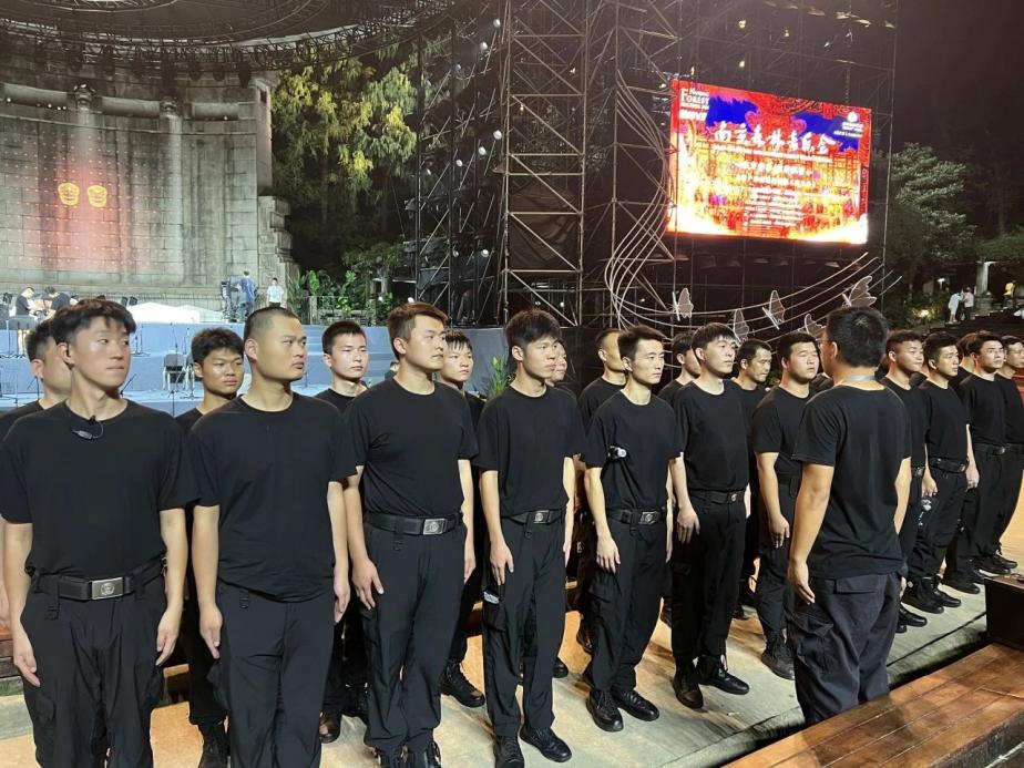 C:/Users/Administrator/Desktop/臺(tái)風(fēng)“貝碧嘉”來襲，南京保安積極應(yīng)對(duì)，“守”護(hù)萬家團(tuán)圓！/10.jpg10