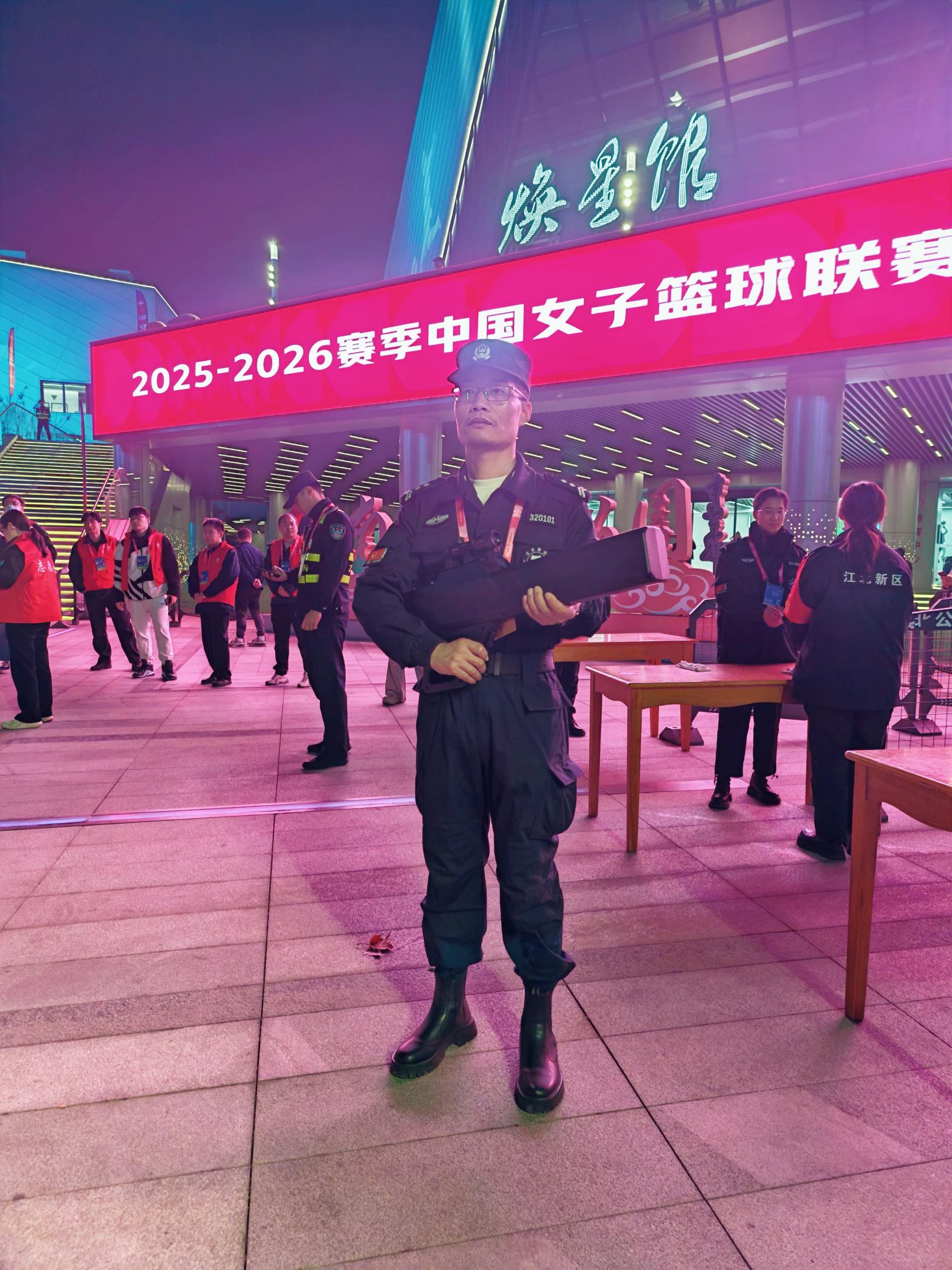 E:/25.12.10后 上傳網(wǎng)站留存/“保安衛(wèi)士”護(hù)航，熱血燃賽場！——南京市保安服務(wù)有限公司大廠分公司保障WCBA女籃聯(lián)賽激情開燃/照片/微信圖片_20251211080736_275_1.jpg微信圖片_20251211080736_275_1